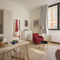 living-room-chair-interior-design-lamp